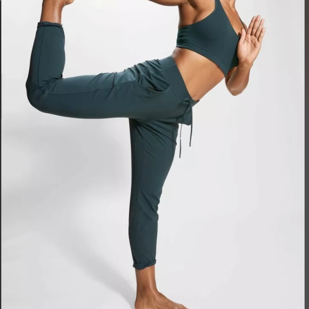 Athleta Powervita cropped joggers